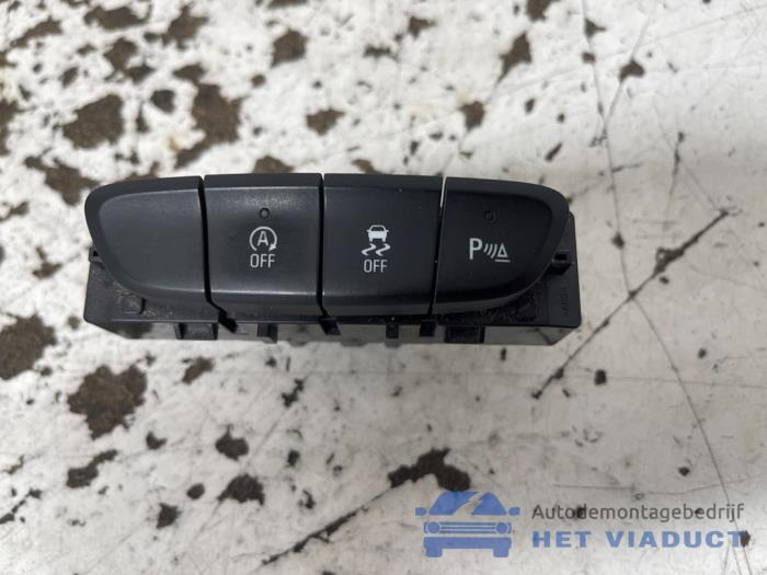 Używane Przelacznik ESP Opel Astra K 1.5 CDTi 105 12V Cena € 15,00 Procedura marży oferowane przez Het Viaduct