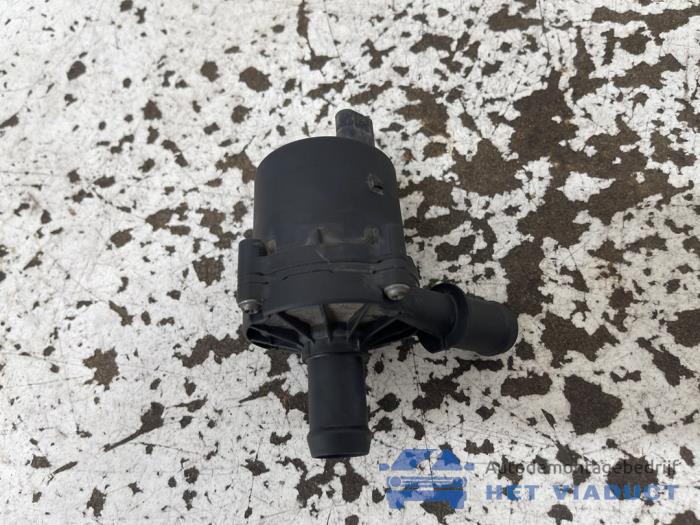 Begagnade Extra vattenpump Opel Astra K 1.5 CDTi 105 12V Pris € 65,00 Marginaltabell erbjuds av Het Viaduct
