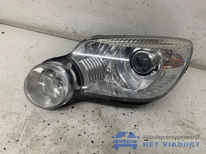 Używane Reflektor lewy Skoda Yeti (5LAC) 1.2 TSI 16V Cena € 500,00 Procedura marży oferowane przez Het Viaduct