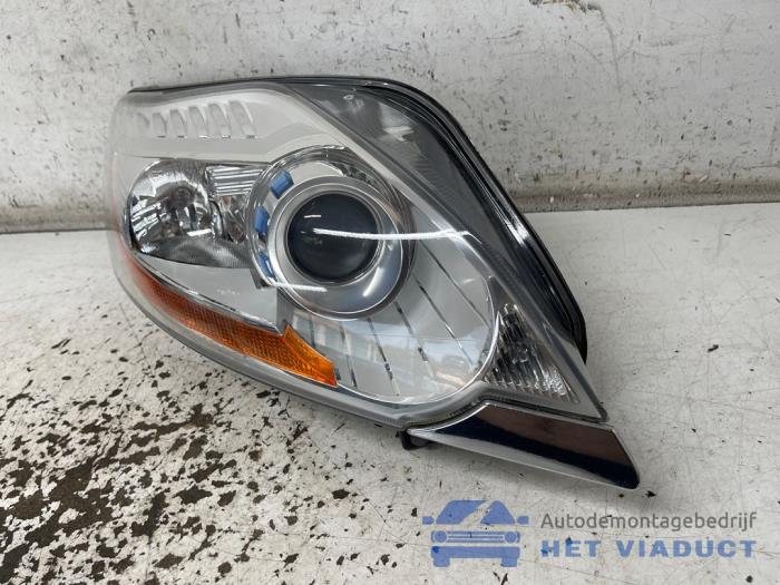 Używane Reflektor prawy Ford Kuga I 2.0 TDCi 16V 163 4x4 Cena € 300,00 Procedura marży oferowane przez Het Viaduct