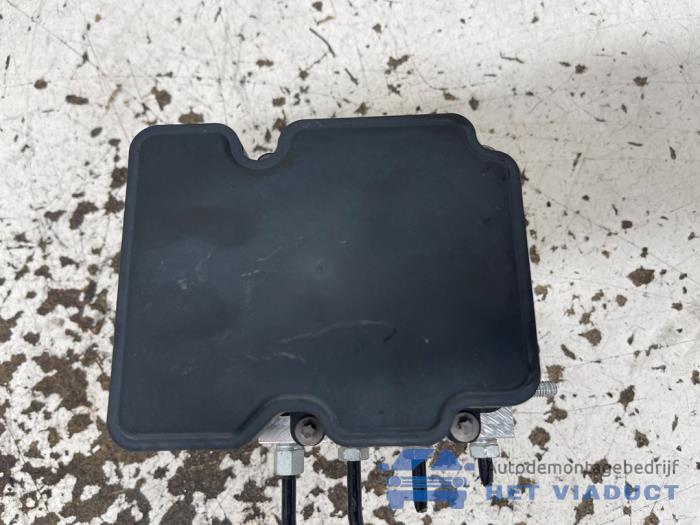 Usagé Pompe ABS Nissan Micra (K14) 1.0 IG-T 100 Prix € 120,00 Règlement à la marge proposé par Het Viaduct