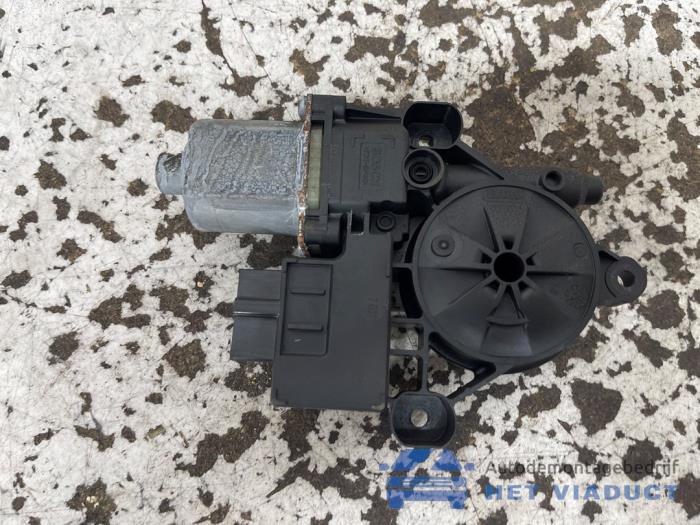 Usados Motor de ventanilla de puerta Cupra Leon Sportstourer (KLCF) 1.5 VZ e-Hybrid 16V Precio € 30,00 Norma de margen ofrecido por Het Viaduct