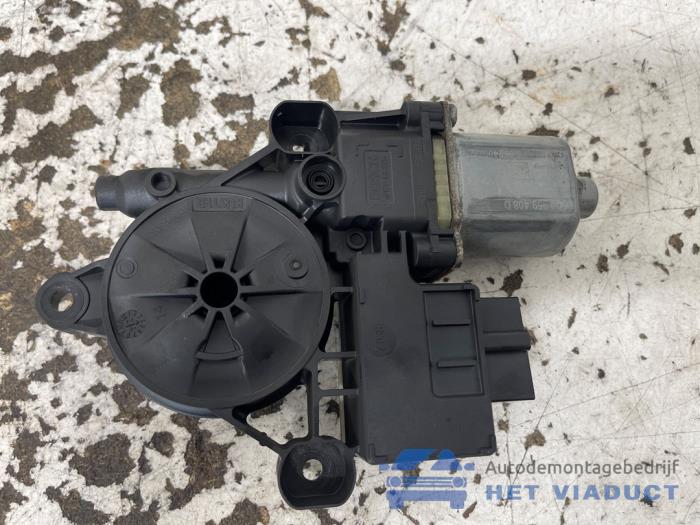 Usados Motor de ventanilla de puerta Cupra Leon Sportstourer (KLCF) 1.5 VZ e-Hybrid 16V Precio € 20,00 Norma de margen ofrecido por Het Viaduct