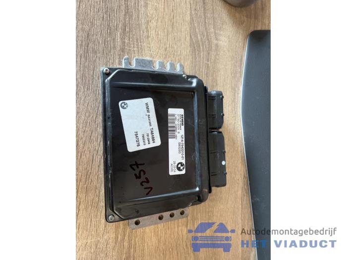 Używane Komputer pokladowy BMW Mini (R50/53) 1.6 16V One Cena € 100,00 Procedura marży oferowane przez Het Viaduct