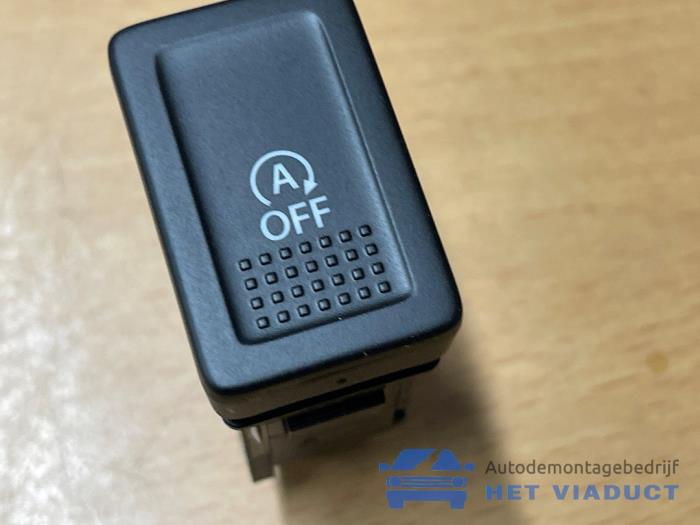 Używane Przelacznik Start/Stop Suzuki Vitara (LY/MY) 1.4 Booster Jet Turbo 16V SHVS Cena € 10,00 Procedura marży oferowane przez Het Viaduct