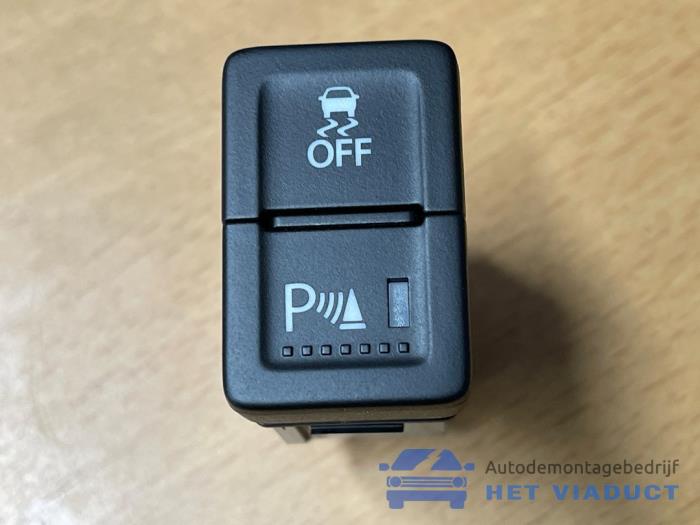 Używane Przelacznik ESP Suzuki Vitara (LY/MY) 1.4 Booster Jet Turbo 16V SHVS Cena € 15,00 Procedura marży oferowane przez Het Viaduct