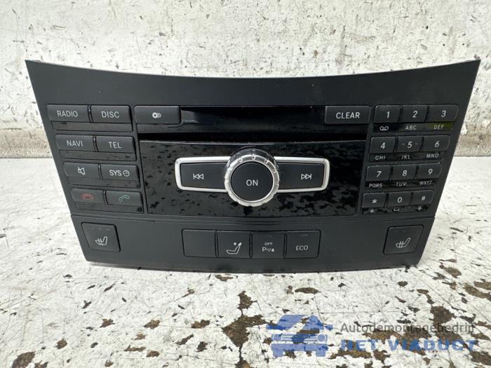 Używane Radio Mercedes E (W212) E-200 CGI 16V BlueEfficiency Cena € 350,00 Procedura marży oferowane przez Het Viaduct