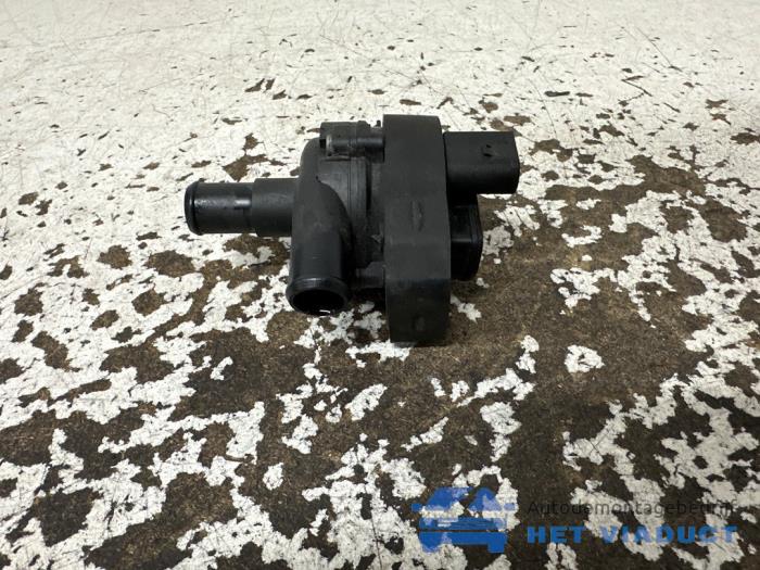 Begagnade Extra vattenpump Mercedes E (W212) E-200 CGI 16V BlueEfficiency Pris € 20,00 Marginaltabell erbjuds av Het Viaduct