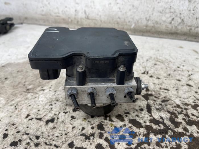 Usagé Bloc ABS Opel Crossland (X) 1.2 Turbo 12V Prix € 100,00 Règlement à la marge proposé par Het Viaduct