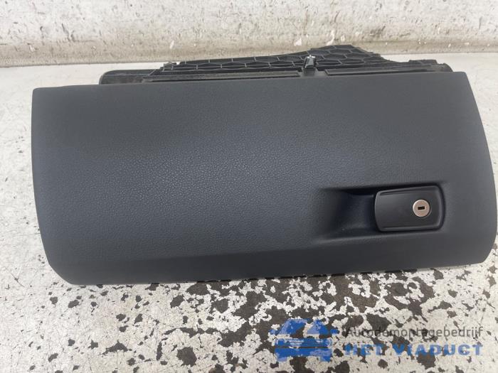 Begagnade Handskfack BMW 3 serie (F30) 330i 2.0 16V Pris € 30,00 Marginaltabell erbjuds av Het Viaduct