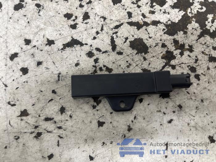 Używane Keyless Entry-Antena BMW 3 serie (F30) 330i 2.0 16V Cena € 20,00 Procedura marży oferowane przez Het Viaduct