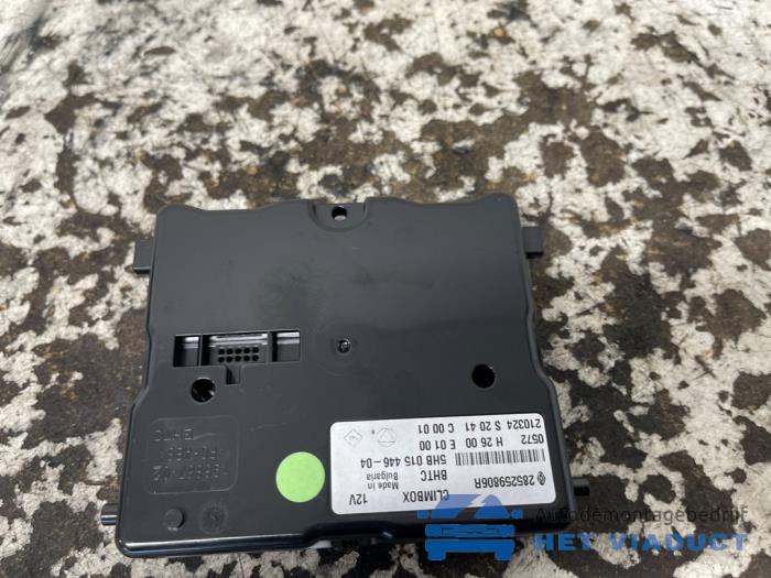 Begagnade Klimatpanel Renault Twingo III (AH) ZE R80 Pris € 30,00 Marginaltabell erbjuds av Het Viaduct