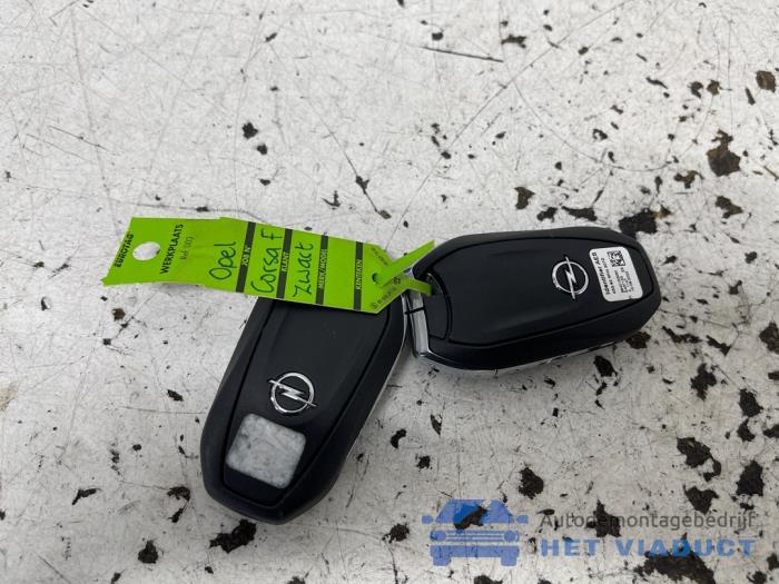 Używane Klucz Opel Corsa F (UB/UH/UP) 1.2 Turbo 12V 100 Cena € 110,00 Procedura marży oferowane przez Het Viaduct