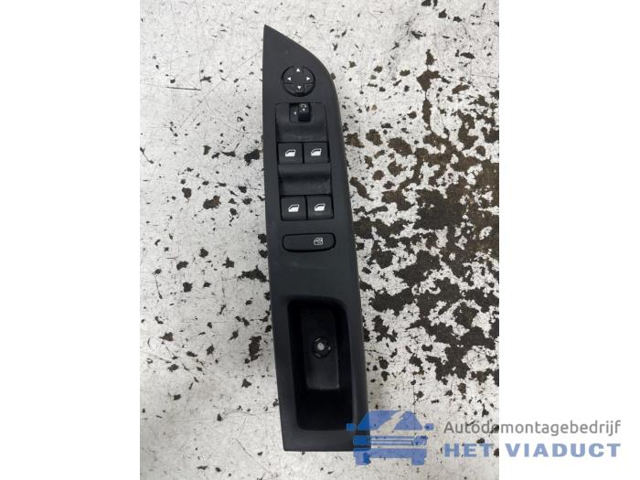 Używane Przelacznik combi okienny Opel Corsa F (UB/UH/UP) 1.2 Turbo 12V 100 Cena € 50,00 Procedura marży oferowane przez Het Viaduct