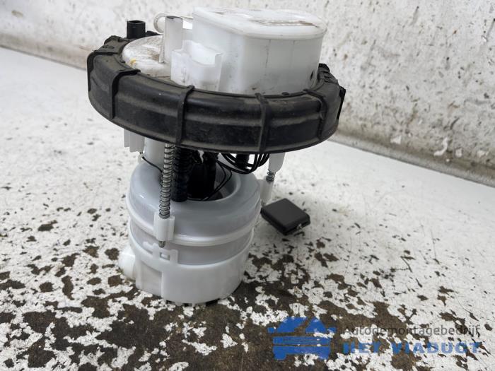 Usagé Pompe essence Opel Corsa F (UB/UH/UP) 1.2 Turbo 12V 100 Prix € 80,00 Règlement à la marge proposé par Het Viaduct