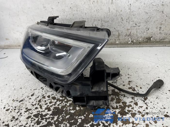 Używane Reflektor prawy Audi Q3 (8UB/8UG) 2.0 TDI 16V 136 Cena € 550,00 Procedura marży oferowane przez Het Viaduct
