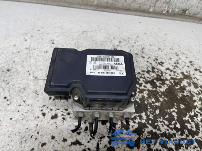 Begagnade ABS-pump Audi Q3 (8UB/8UG) 2.0 TDI 16V 136 Pris € 150,00 Marginaltabell erbjuds av Het Viaduct