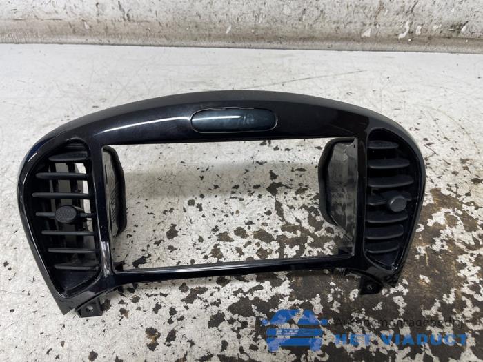 Gebrauchte Radioblende Nissan Juke (F15) 1.6 16V Preis € 20,00 Margenregelung angeboten von Het Viaduct