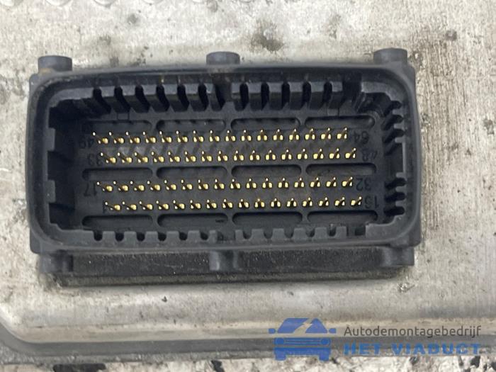 Engine management computer from a Opel Zafira (M75) 1.8 16V Ecotec 2011