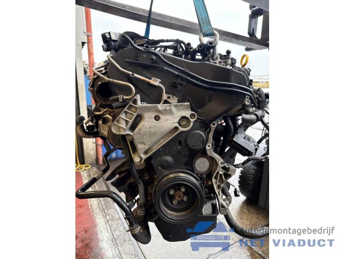 Engine from a Volkswagen Passat Variant (3G5) 2.0 TDI 16V 190 2020