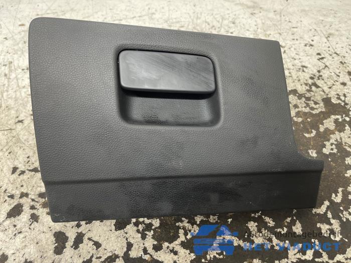 Używane Schowek Volkswagen Passat Variant (3G5) 2.0 TDI 16V 190 Cena € 20,00 Procedura marży oferowane przez Het Viaduct