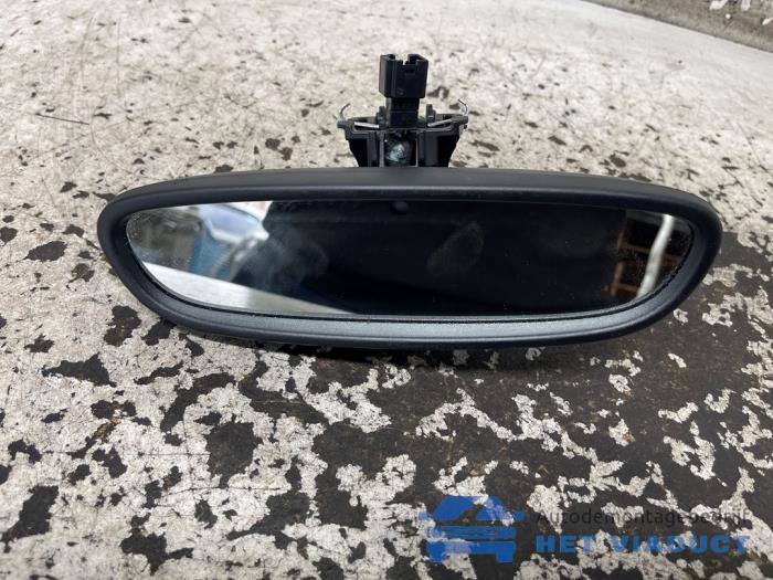 Używane Lusterko wewnetrzne BMW 1 serie (F21) 120d TwinPower Turbo 2.0 16V Cena € 100,00 Procedura marży oferowane przez Het Viaduct