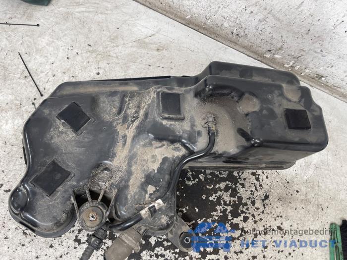 Gebrauchte Additatief tank BMW 1 serie (F21) 120d TwinPower Turbo 2.0 16V Preis € 125,00 Margenregelung angeboten von Het Viaduct