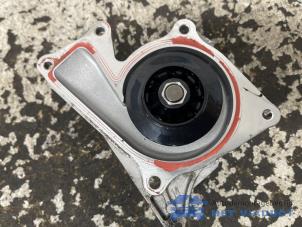 Vattenpump från en Mercedes-Benz A Limousine (177.1) 1.5 A-180d 2019