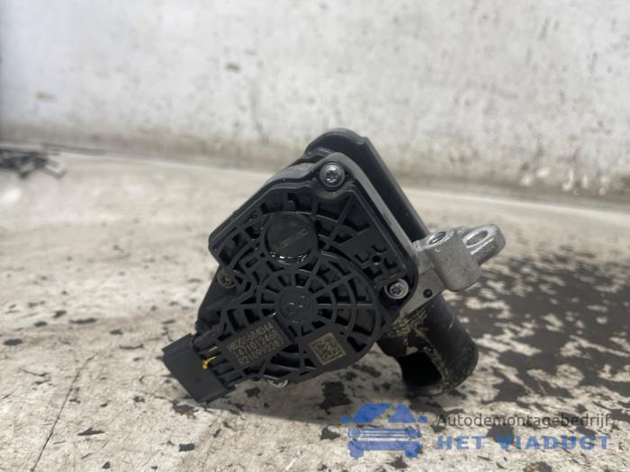 Usagé Valve RGE Mercedes A Limousine (177.1) 1.5 A-180d Prix € 50,00 Règlement à la marge proposé par Het Viaduct