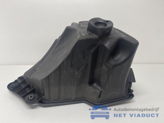 Gebrauchte Luftfiltergehäuse BMW 3 serie (E92) 325i 24V Preis € 150,00 Margenregelung angeboten von Het Viaduct