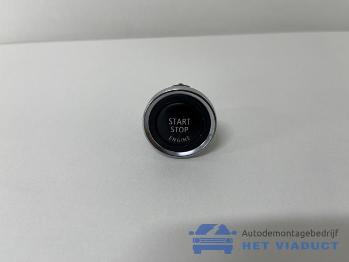 Usagé Commande start/stop BMW 3 serie (E92) 325i 24V Prix € 10,00 Règlement à la marge proposé par Het Viaduct