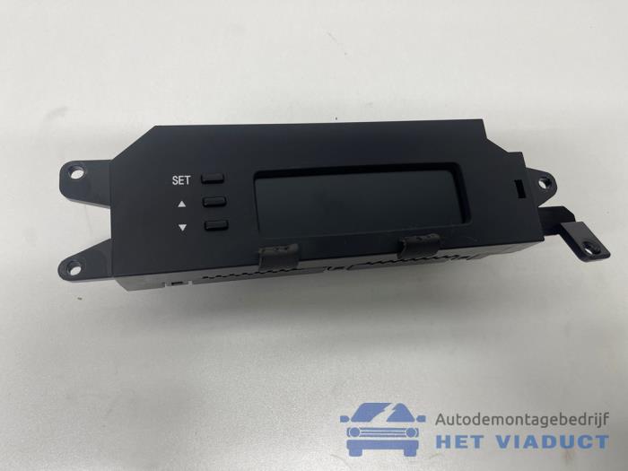 Begagnade Innerdisplay Hyundai i20 1.2i 16V Pris € 25,00 Marginaltabell erbjuds av Het Viaduct