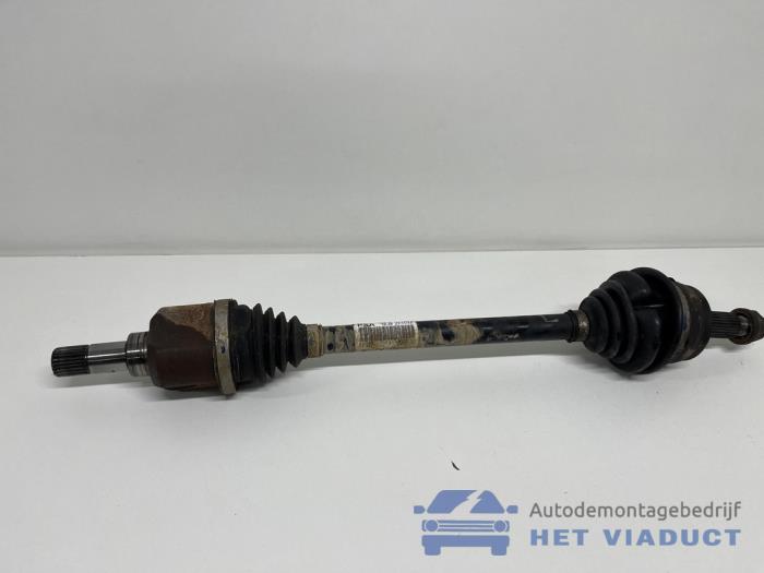 Gebrauchte Antriebswelle links vorne Peugeot 308 SW (L4/L9/LC/LJ/LR) 1.2 12V e-THP PureTech 110 Preis € 100,00 Margenregelung angeboten von Het Viaduct