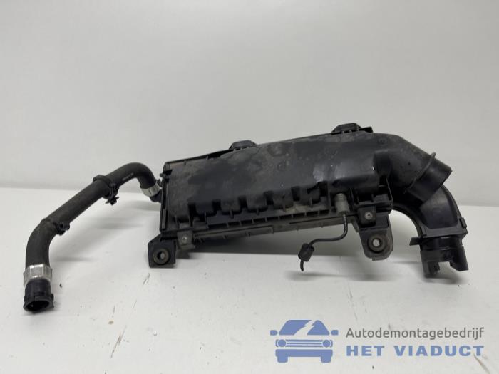 Gebrauchte Luftfiltergehäuse Peugeot 308 SW (L4/L9/LC/LJ/LR) 1.2 12V e-THP PureTech 110 Preis € 50,00 Margenregelung angeboten von Het Viaduct