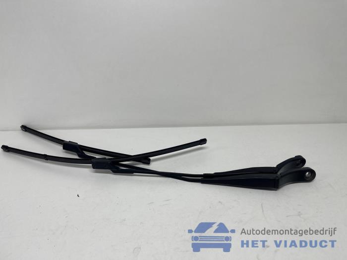 Gebrauchte Scheibenwischerarm-Set Peugeot 308 SW (L4/L9/LC/LJ/LR) 1.2 12V e-THP PureTech 110 Preis € 25,00 Margenregelung angeboten von Het Viaduct