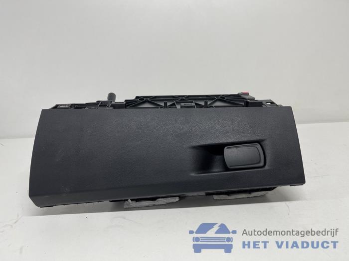 Begagnade Handskfack BMW 2 serie Active Tourer (F45) 216d 1.5 TwinPower Turbo 12V Pris € 60,00 Marginaltabell erbjuds av Het Viaduct