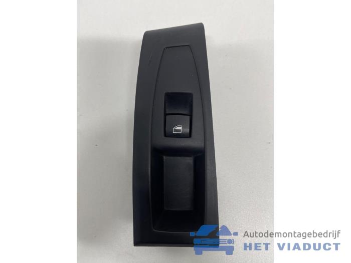 Usados Interruptor de ventanilla eléctrica BMW 2 serie Active Tourer (F45) 216d 1.5 TwinPower Turbo 12V Precio € 20,00 Norma de margen ofrecido por Het Viaduct