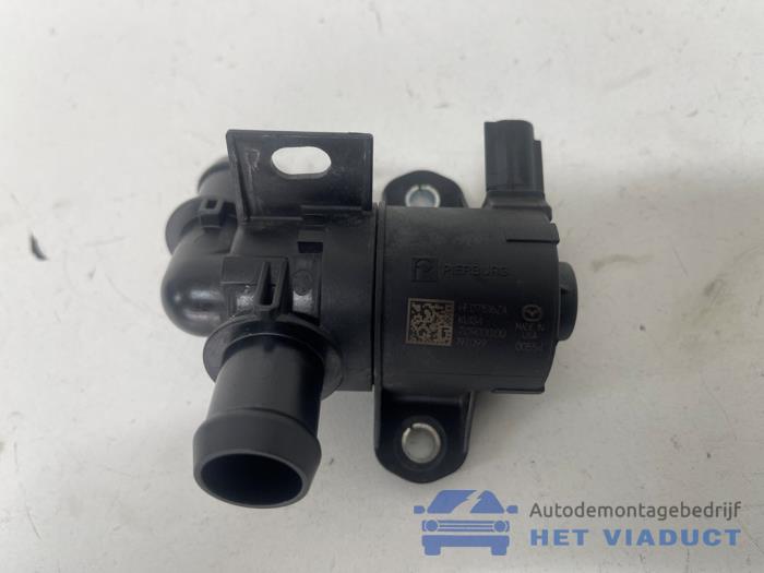 Begagnade Extra vattenpump Mazda CX-30 (DM) 2.0 e-SkyActiv-X 181 M Hybrid 16V Pris € 90,00 Marginaltabell erbjuds av Het Viaduct