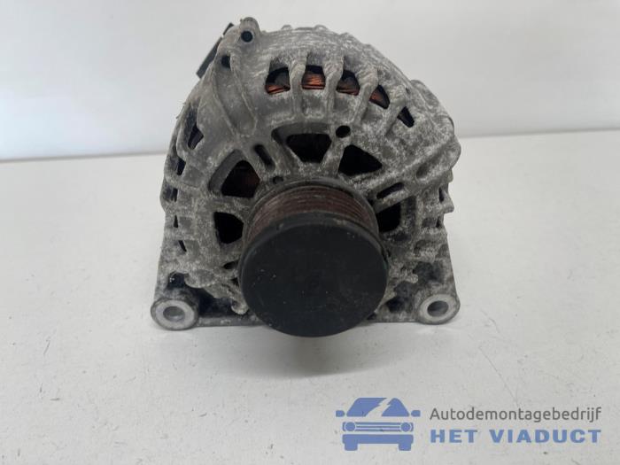 Usagé Dynamo Opel Crossland (X) 1.2 Turbo 12V Prix € 50,00 Règlement à la marge proposé par Het Viaduct