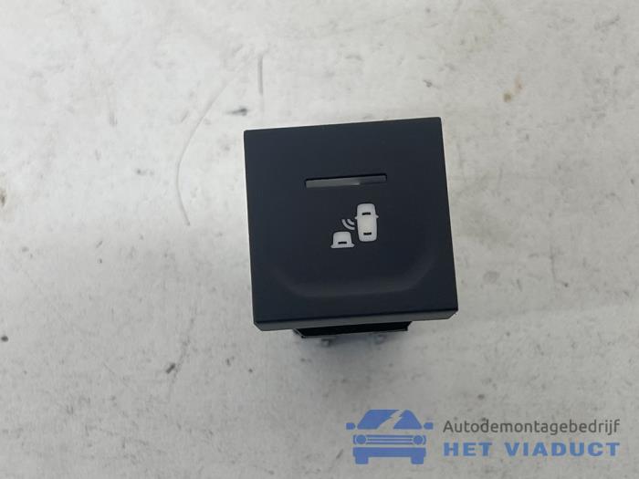 Usados Interruptor PDC Renault Express 1.5 dCi 95 Precio € 10,00 Norma de margen ofrecido por Het Viaduct