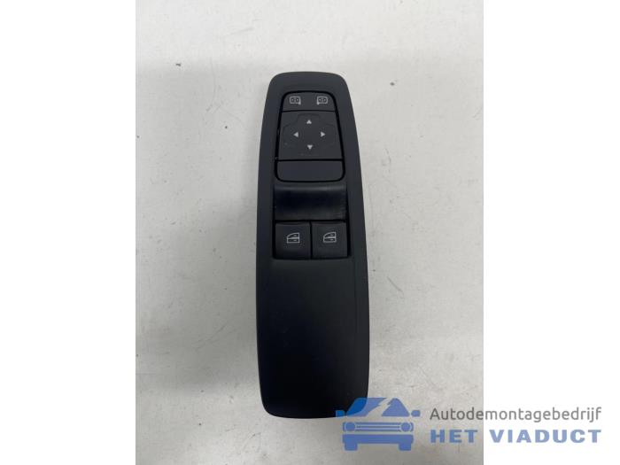 Usados Interruptor combinado de ventanillas Renault Megane IV (RFBB) 1.2 Energy TCE 100 Precio € 50,00 Norma de margen ofrecido por Het Viaduct