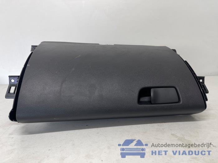 Gebrauchte Handschuhfach Renault Megane IV (RFBB) 1.2 Energy TCE 100 Preis € 35,00 Margenregelung angeboten von Het Viaduct