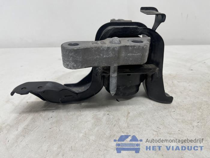 Used Engine mount Toyota Yaris IV (P21/PA1/PH1) 1.5 12V Hybrid 115 Price € 30,00 Margin scheme offered by Het Viaduct