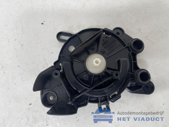 Używane Rózne BMW 3 serie Touring (F31) 318d 2.0 16V Cena € 30,00 Procedura marży oferowane przez Het Viaduct