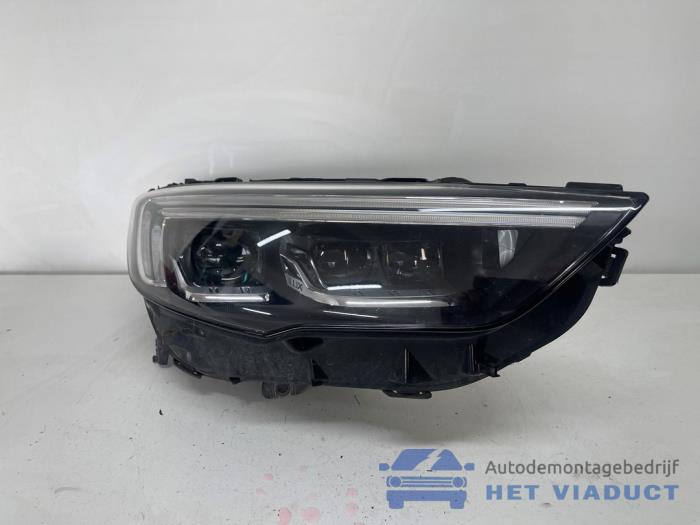 Używane Reflektor prawy Opel Insignia Sports Tourer 2.0 CDTI 16V 4x4 Cena € 1.200,00 Procedura marży oferowane przez Het Viaduct