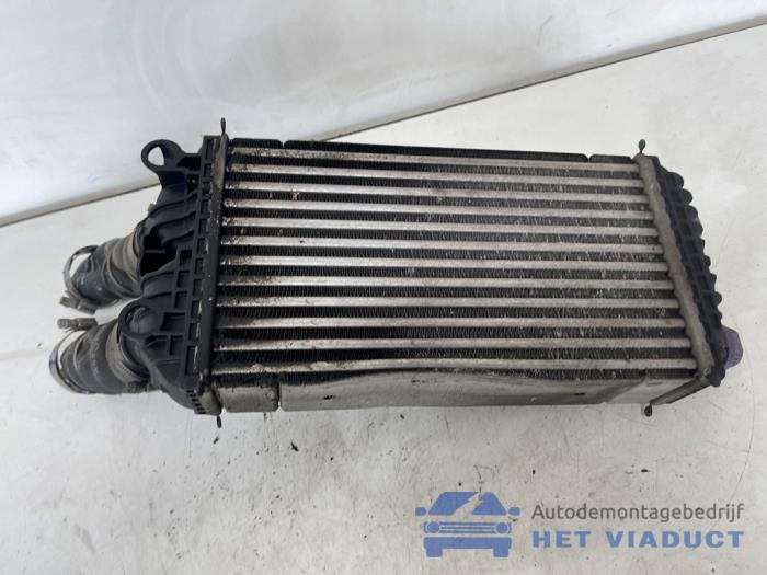 Usados Intercooler Peugeot 208 II (UB/UH/UP) 1.2 Vti 12V PureTech 130 Precio € 50,00 Norma de margen ofrecido por Het Viaduct