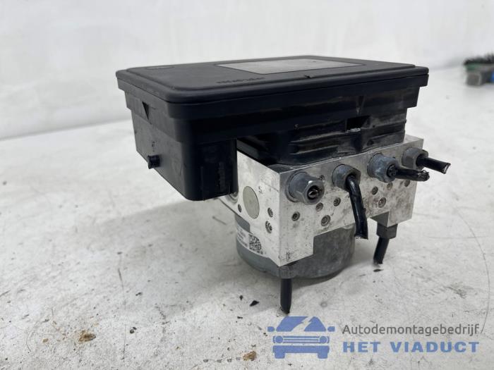 Begagnade ABS-pump Peugeot 208 II (UB/UH/UP) 1.2 Vti 12V PureTech 130 Pris € 150,00 Marginaltabell erbjuds av Het Viaduct
