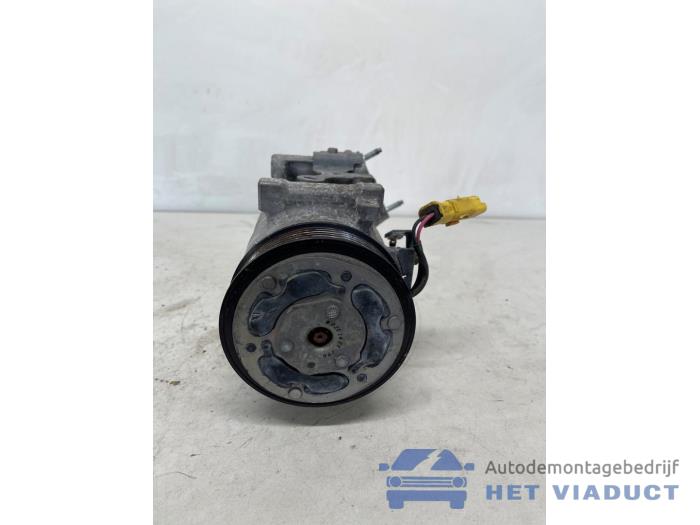 Usagé Pompe clim Peugeot 208 II (UB/UH/UP) 1.2 Vti 12V PureTech 130 Prix € 50,00 Règlement à la marge proposé par Het Viaduct