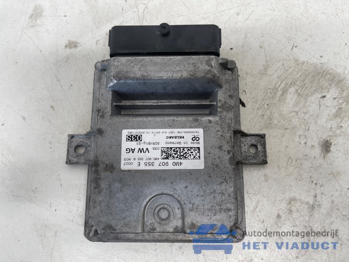 Używane Sterownik AdBlue Audi A4 Avant (B9) Cena € 200,00 Procedura marży oferowane przez Het Viaduct