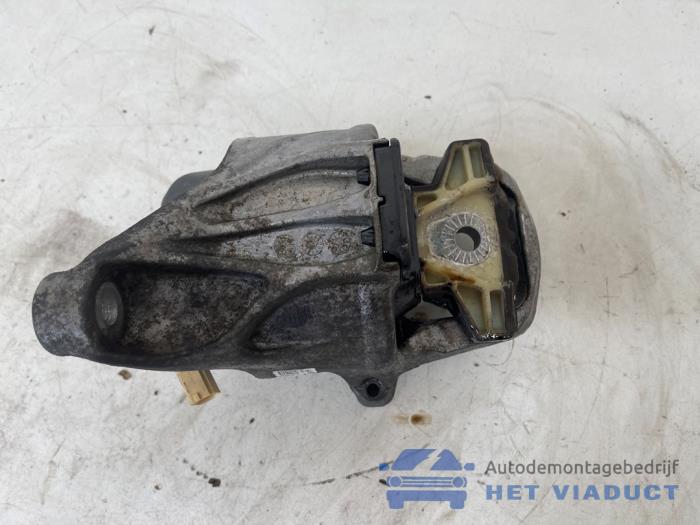 Used Engine mount Audi A4 Avant (B9) Price € 100,00 Margin scheme offered by Het Viaduct